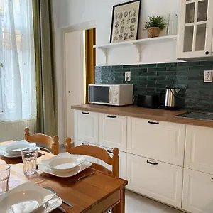 Large Home In Budapest , Budapeszt Węgry